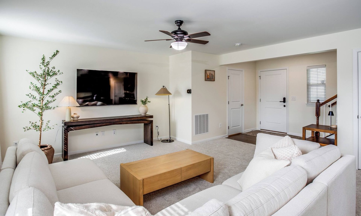 West Henrietta House | Modern 3 Bedroom Retreat Near RIT - Room For Everyone!