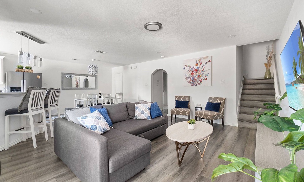 Dallas House | Modern 3 Bedrooms Home Just 5 minutes to Deep Ellum