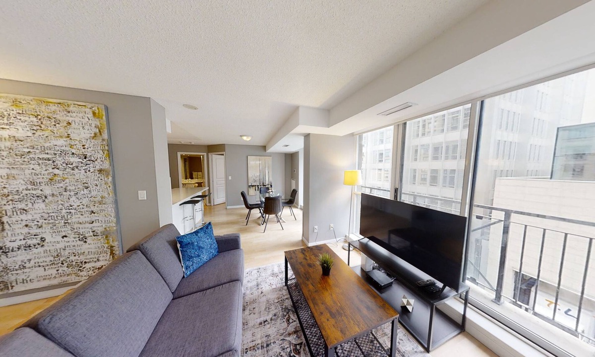 Downtown Toronto Apartment | Modern 3-BR Condo DT Toronto