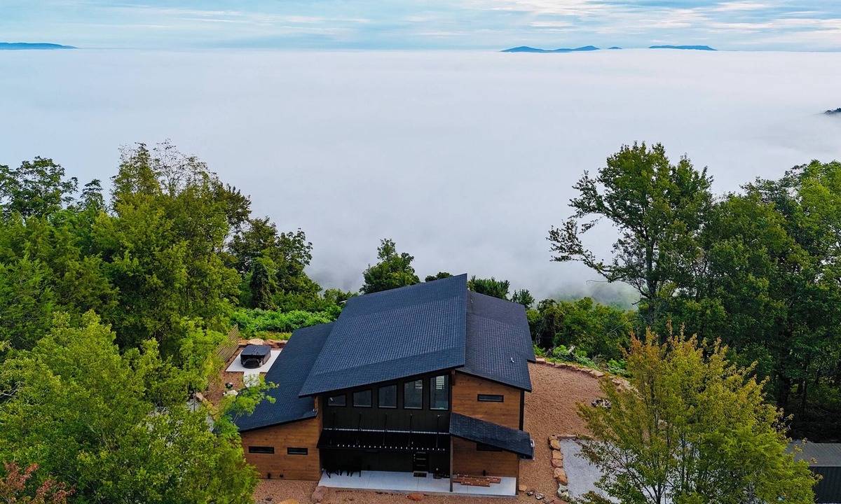 Jasper Cabin | Modern 3-BR Lodge in Jasper with breathtaking views of the Arkansas Grand Canyon