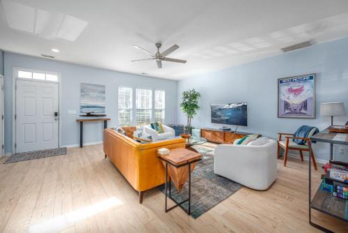 Breckenridge House | Modern 3-BR Townhome w Private Backyard Near RTP