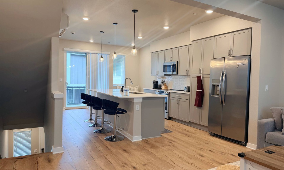 Picnic Point-North Lynnwood House | Modern 3‑BR Townhome with EV Charger & Attached Garage