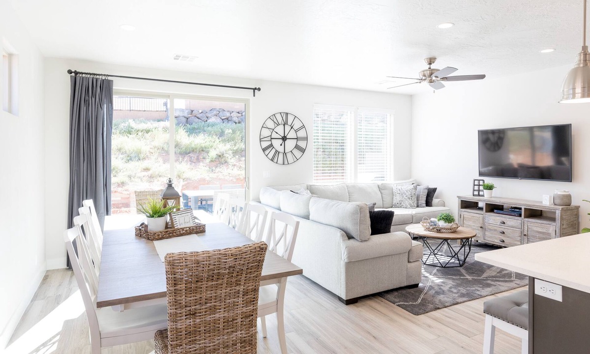 St. George Villa | Modern 3-King 4BR Sleeps 13 - Rooftop Deck