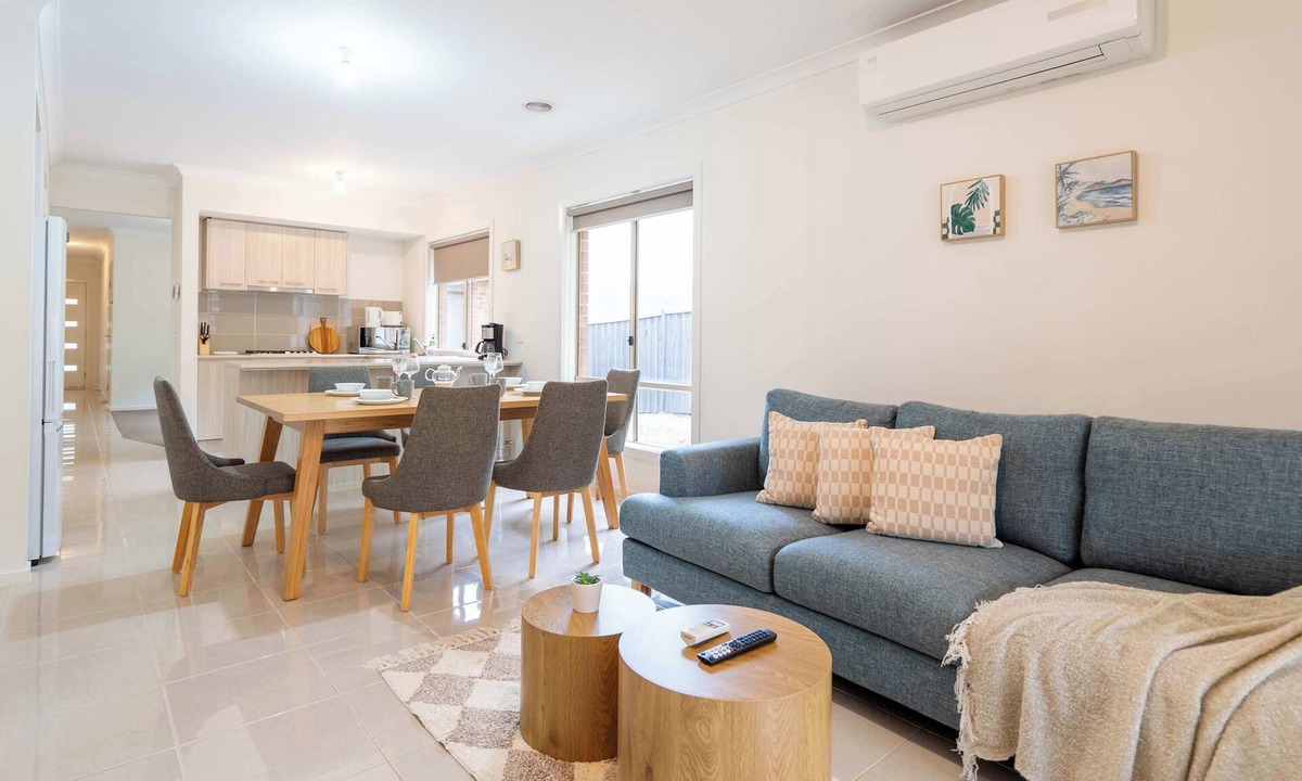 Doreen House | Modern 3B2B1C Home in Doreen