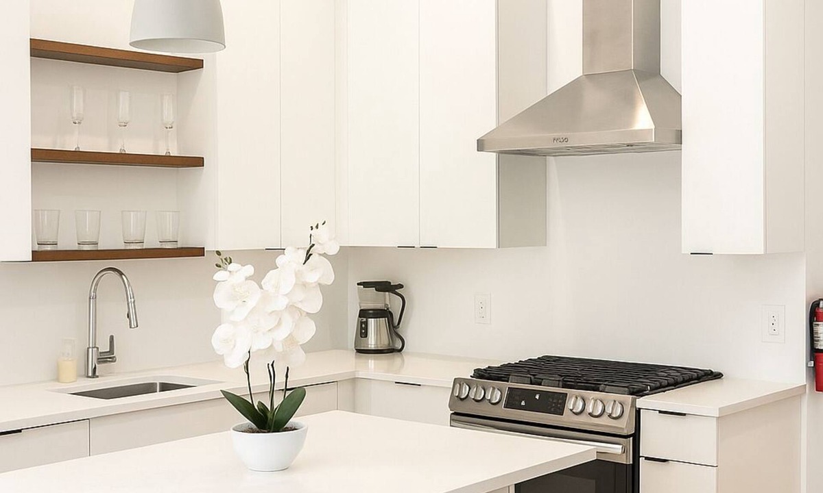 Greenville Apartment | Modern 3bd, 2bth apt in Jersey City near Manhattan