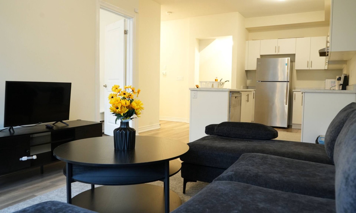 Stoney Creek House | Modern 3BR/2.5 Bath House Minutes to Niagara Falls