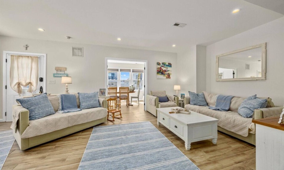 Margate City House | Modern 3BR 2 blocks to beach -Central AC & Parking