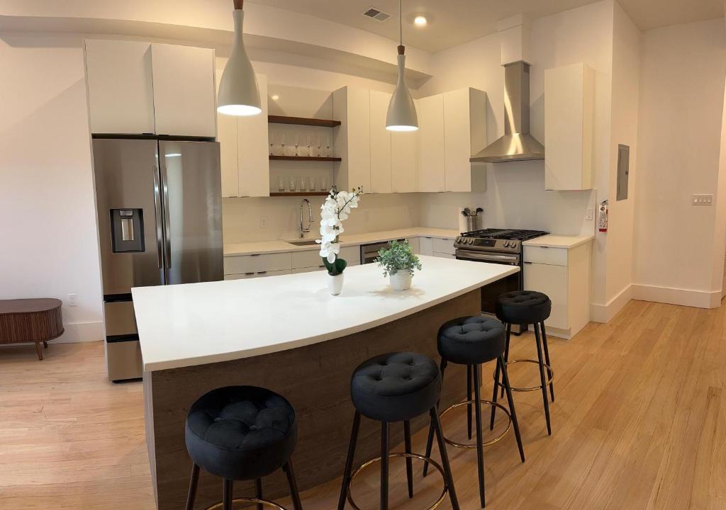 Hackensack River Waterfront Apartment | Modern 3BR,2BA Apartment in Jersey City, Easy Access, 40 min to Manhattan