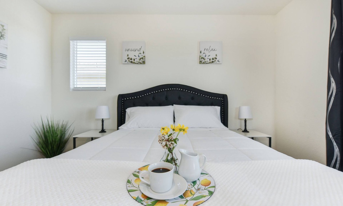 Roseville House | Modern 3BR/2BA Perfect for Longer Stays