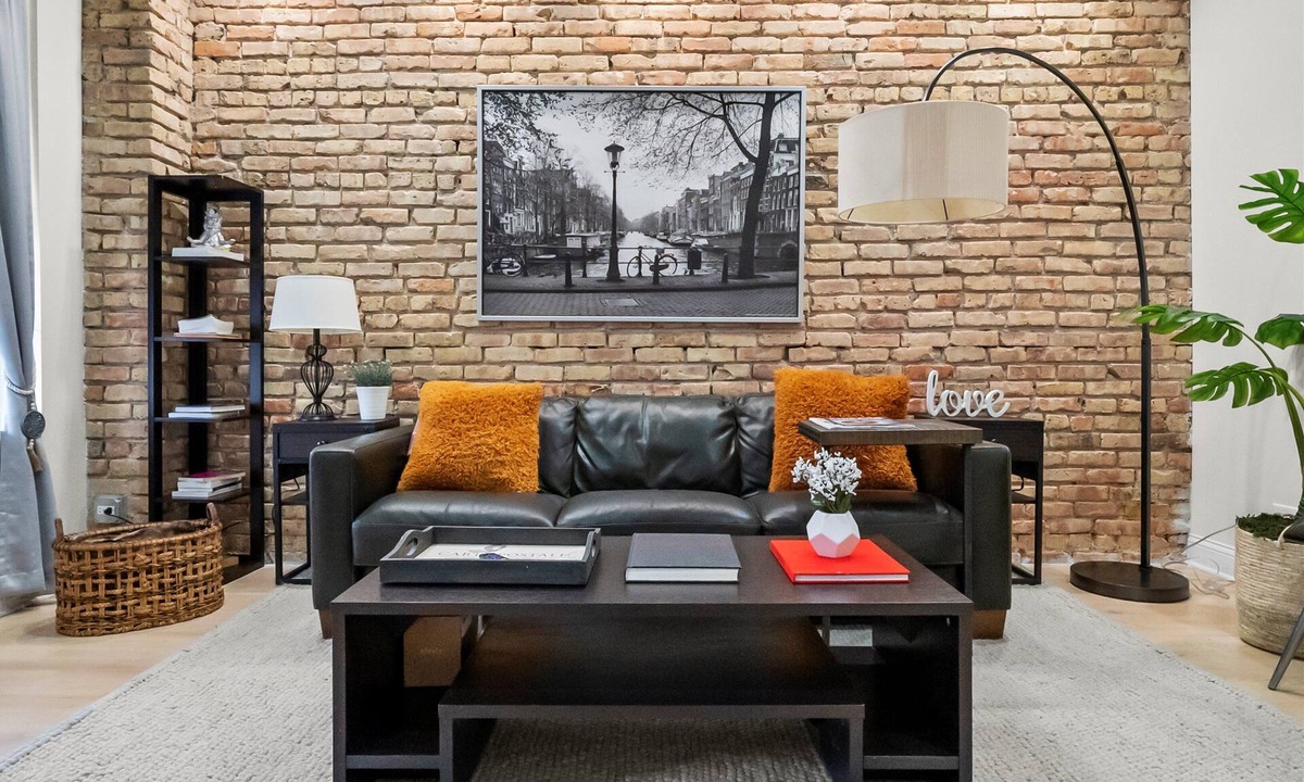 Albany Park Apartment | Modern 3BR/2BA Retreat with Deck, Grill, and 2GB Speed WiFi in Chicago!