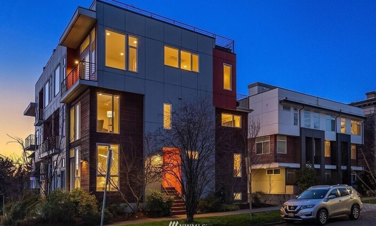 Broadway House | Modern 3BR/3BA Townhome - Charming Capitol Hill location