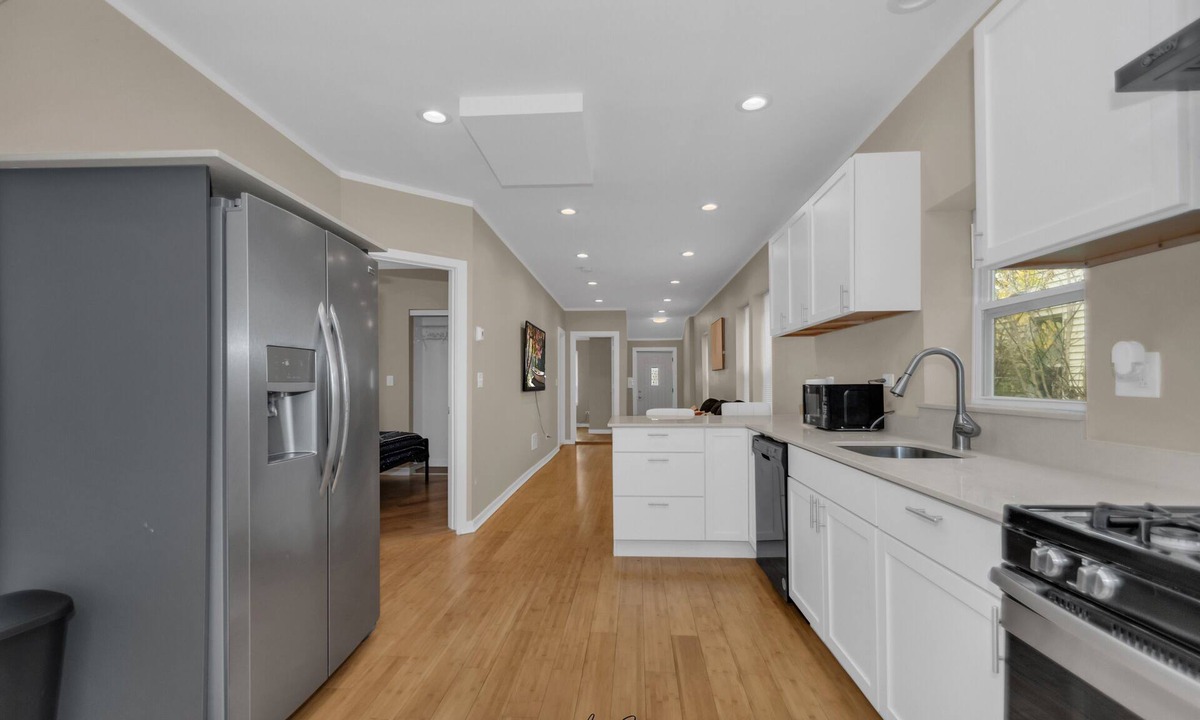 North Chicago House | Modern 3BR Apartment Near Navy Base And Six Flags.n