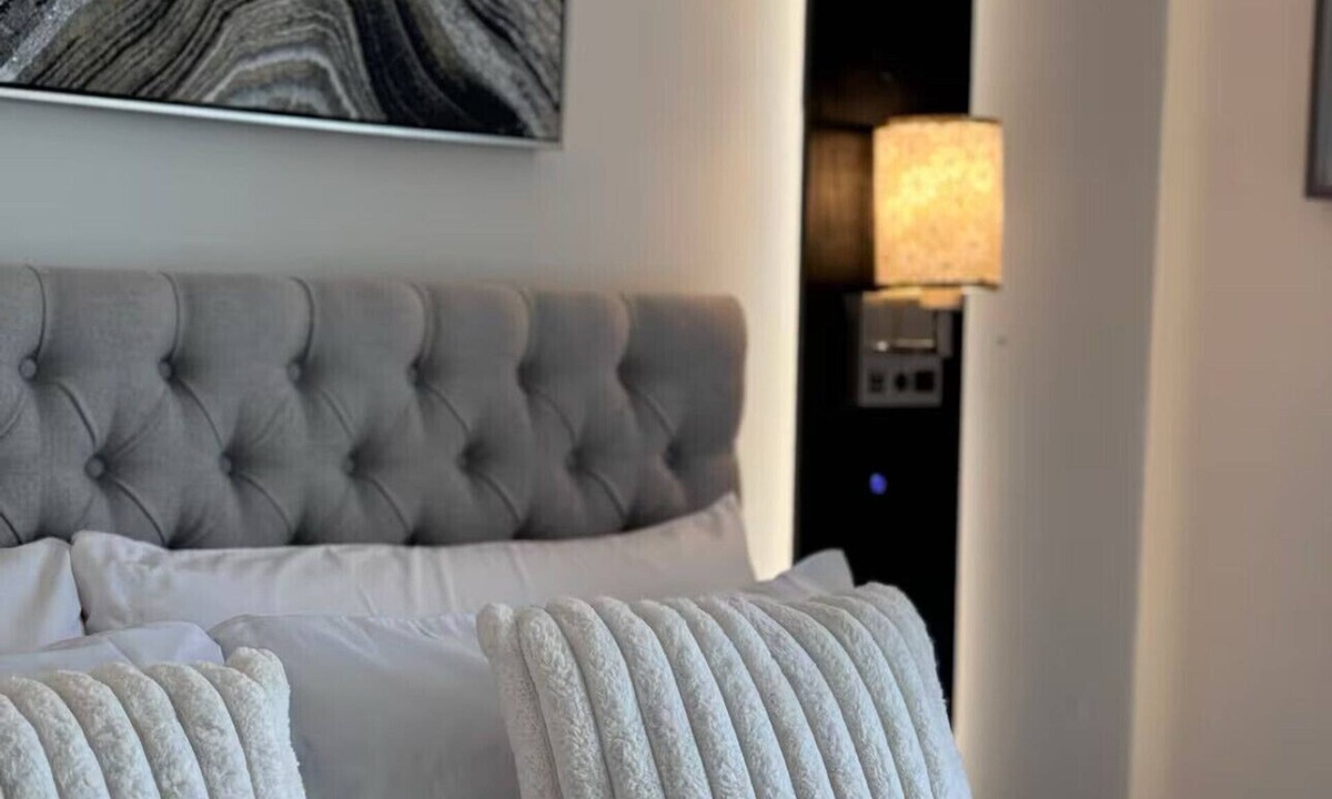 East Harlem Apartment | Modern 3BR Fireplace Gym Lounge
