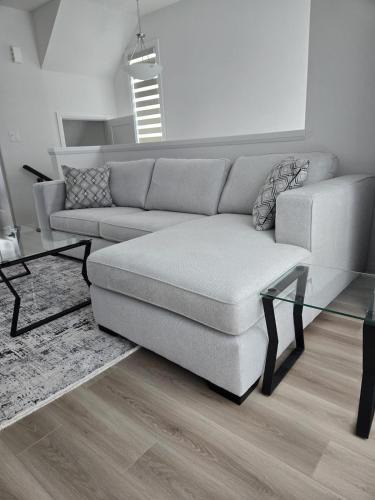 County of Brant Apartment | Modern 3BR FriendlyTown Home