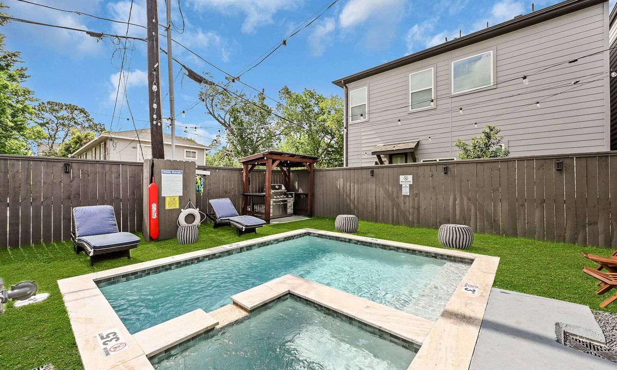 OST - South Union House | Modern 3BR Home in Houston with Heated Pool and BBQ Grill