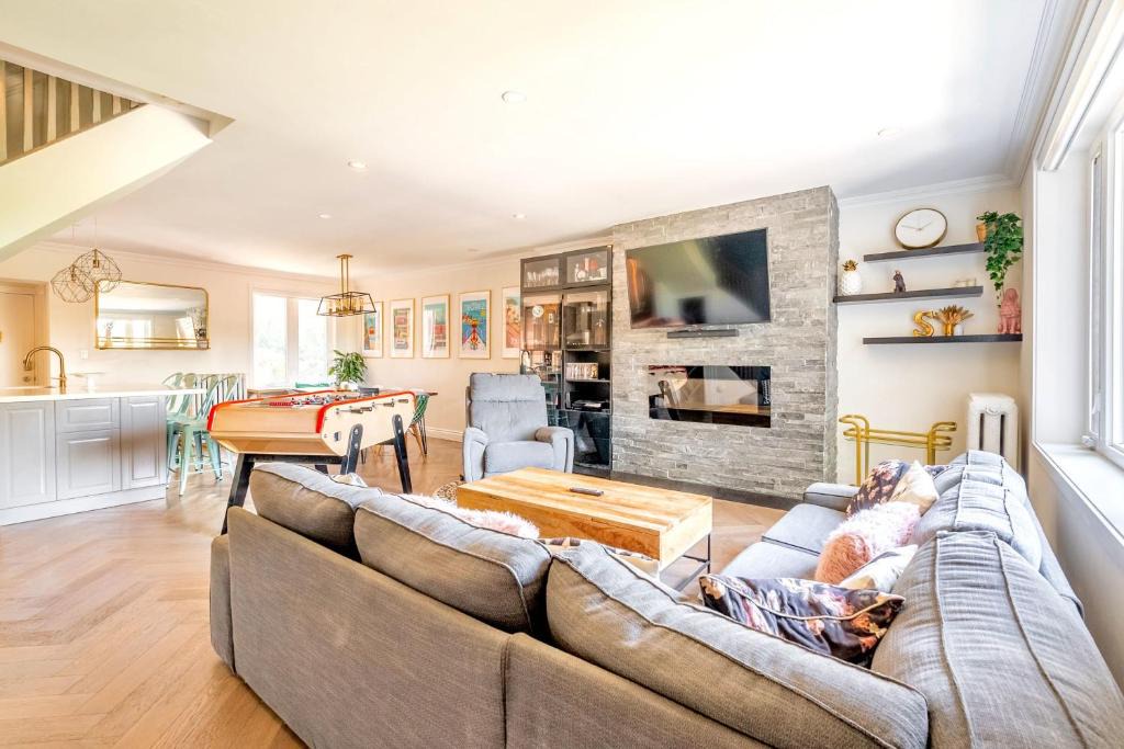 High Park North House | Modern 3BR Home - Near High Park