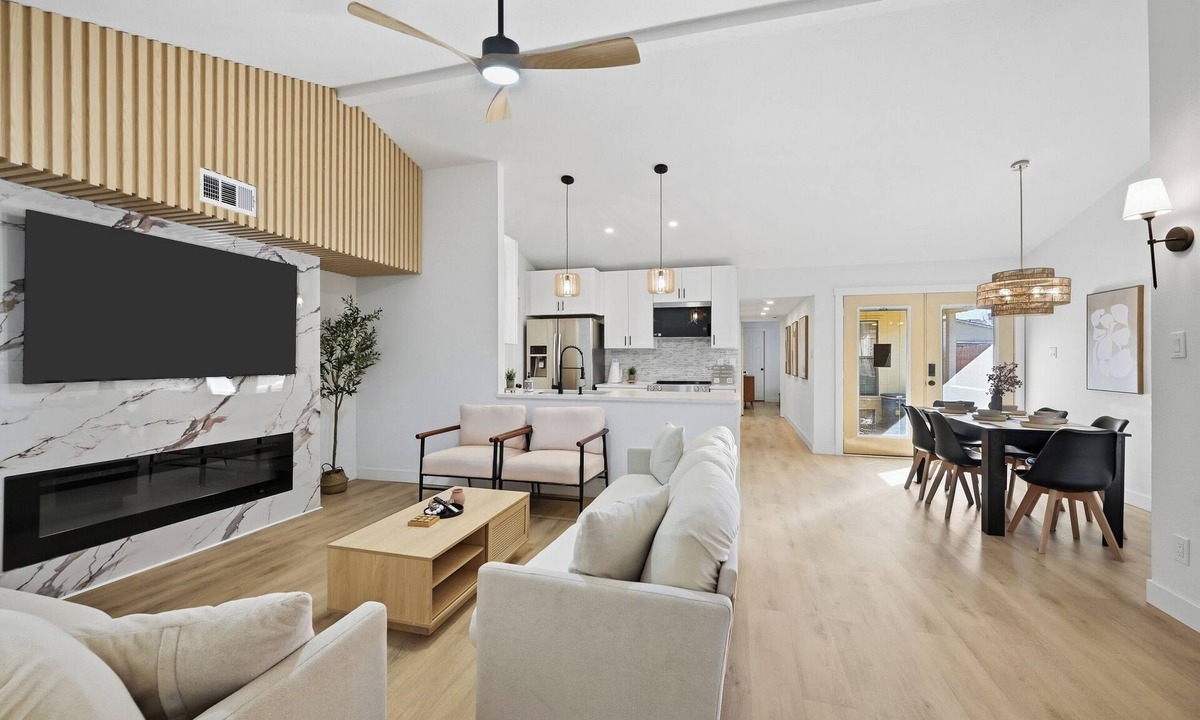 The Colony House | Modern 3BR Home Near Frisco & Arlington Comfortable Stay for Families & Groups