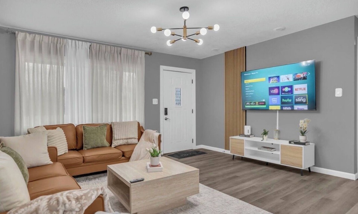 Decatur House | Modern 3BR Home Quiet Area Family Friendly