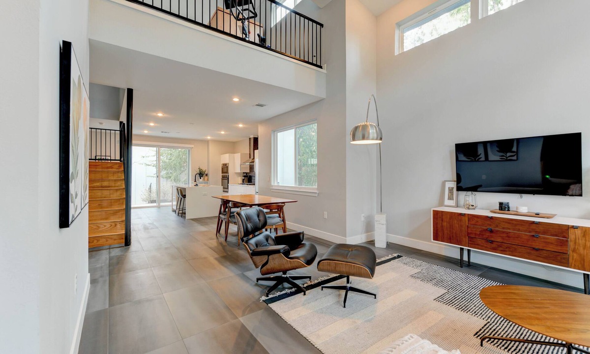 MLK House | Modern 3BR Home w/Backyard, BBQ grill & Sauna!
