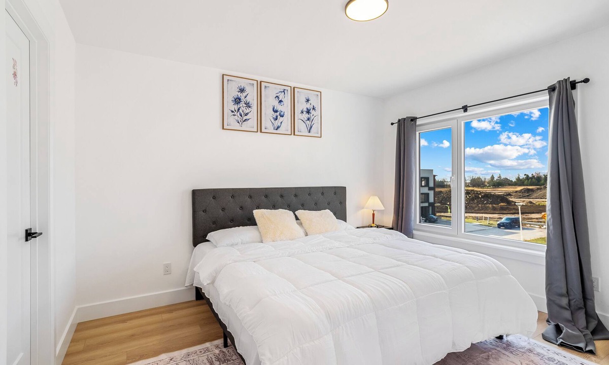 London House | Modern 3BR House | King + 2 Queens | Parking