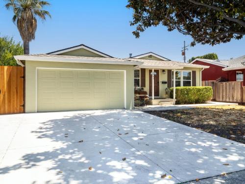 Santa Clara House | Modern 3BR in Silicon Valley - BBQ & Netflix