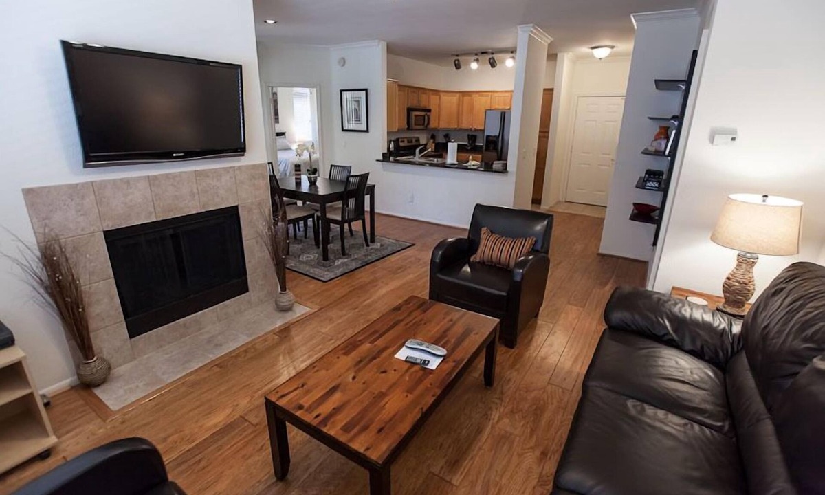 Raskin Estates House | Modern 3BR Kierland Condo with Pool, Balcony & Prime Scottsdale Location