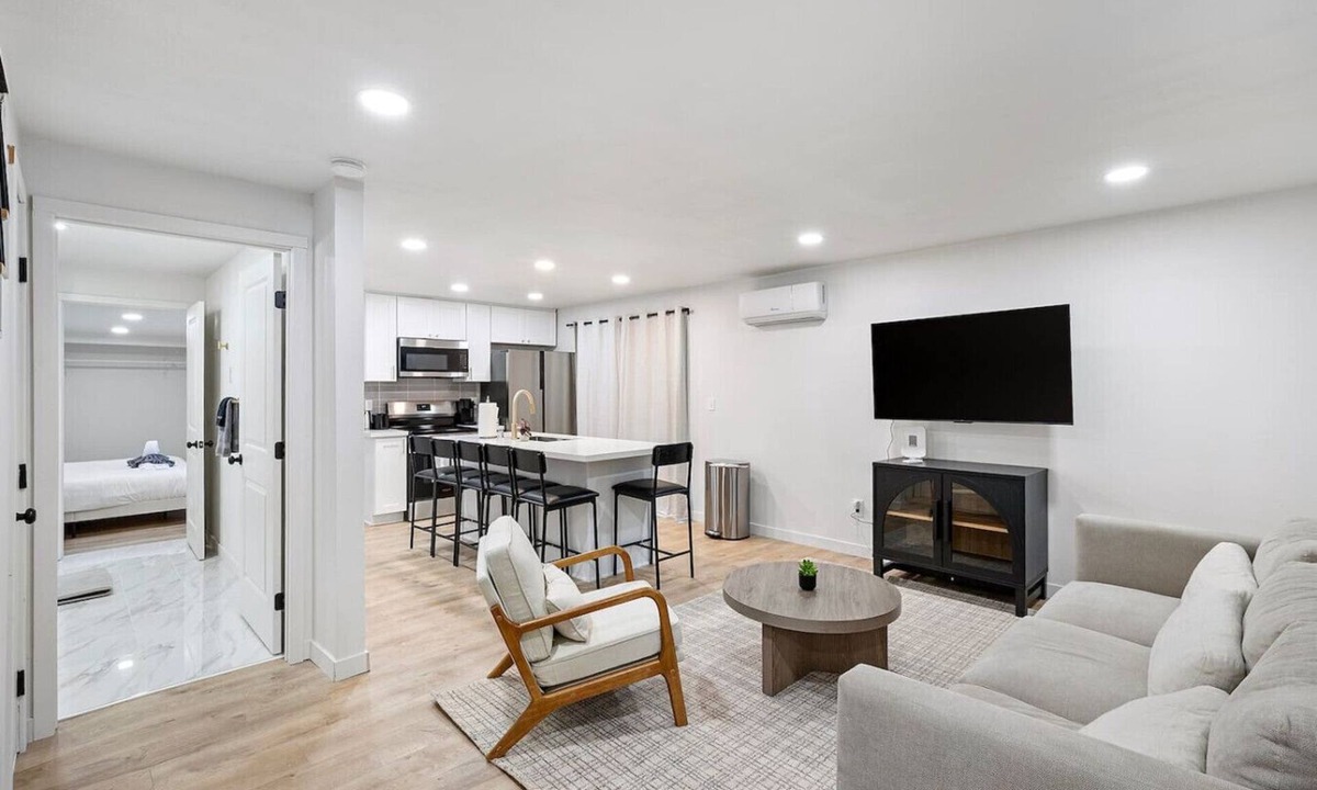 Everett House | Modern 3BR Near Boeing & Hospital