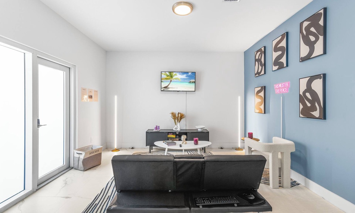Riverside Park House | Modern 3BR Near Beaches–Fast WiFi & Spacious Design
