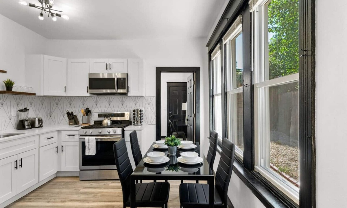 Penn-Knox House | Modern 3BR Philadelphia Stay, Central Location & Free Parking