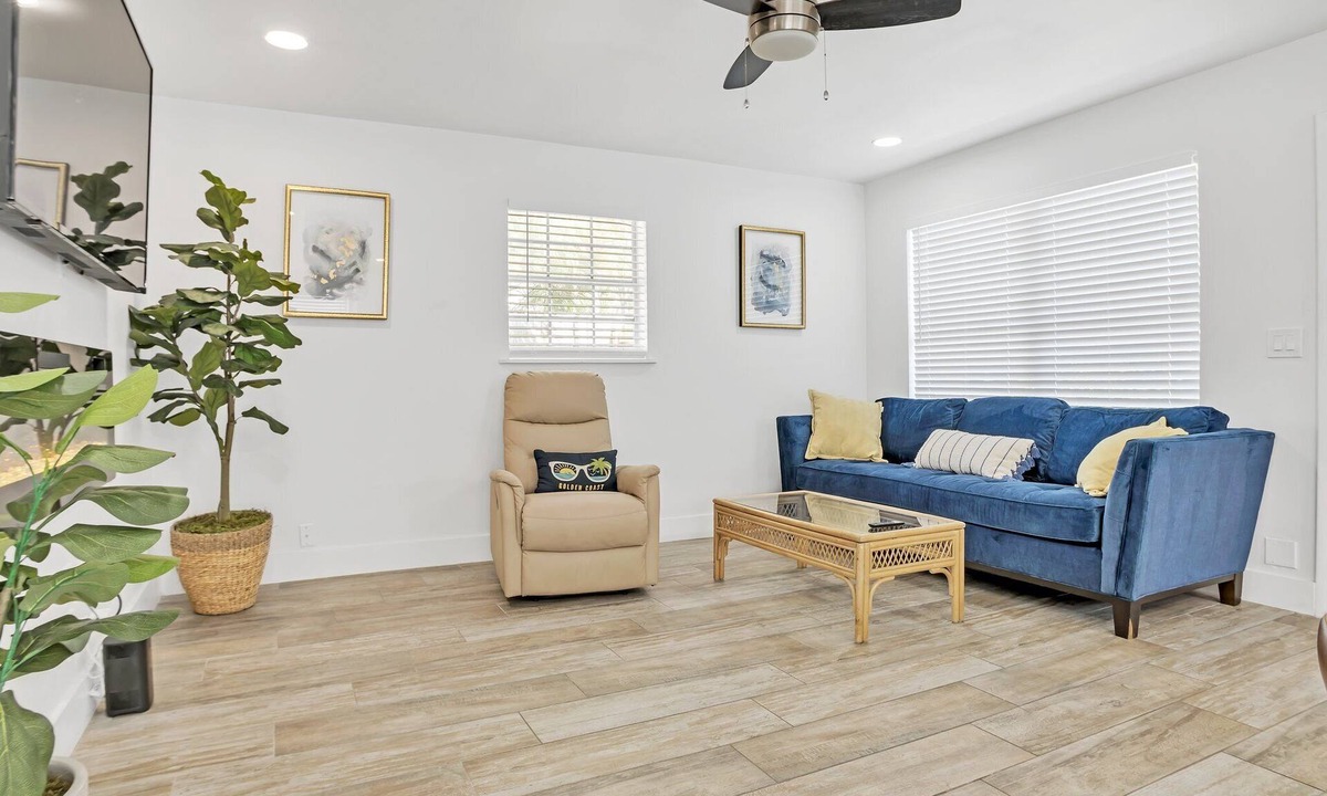 Central Corals House | Modern 3BR Pool Home – Heated Pool, Soft-Serve, Pet-Friendly, Sleeps 8