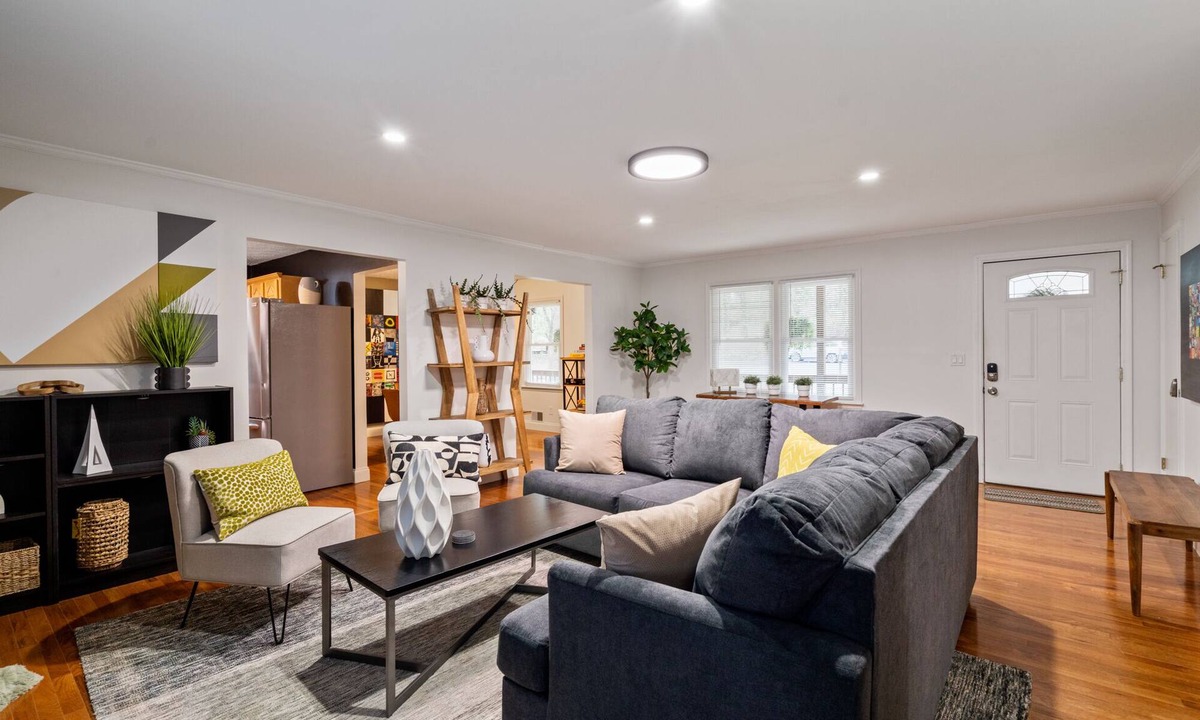Woodstock House | Modern 3BR Ranch - Save 5% Weekly, 10% Monthly