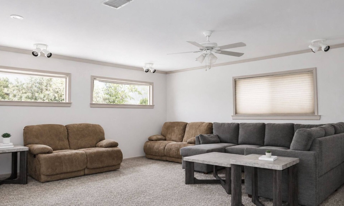 Hanford House | Modern 3BR Retreat + Game Room + 2 King Beds
