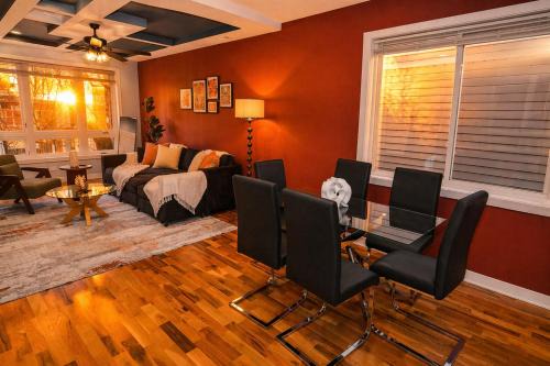 East Garfield Park Apartment | Modern 3BR Retreat Near United Center & West Loop