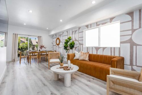 Westlake House | Modern 3BR Retreat with Rooftop Deck Sleeps 8