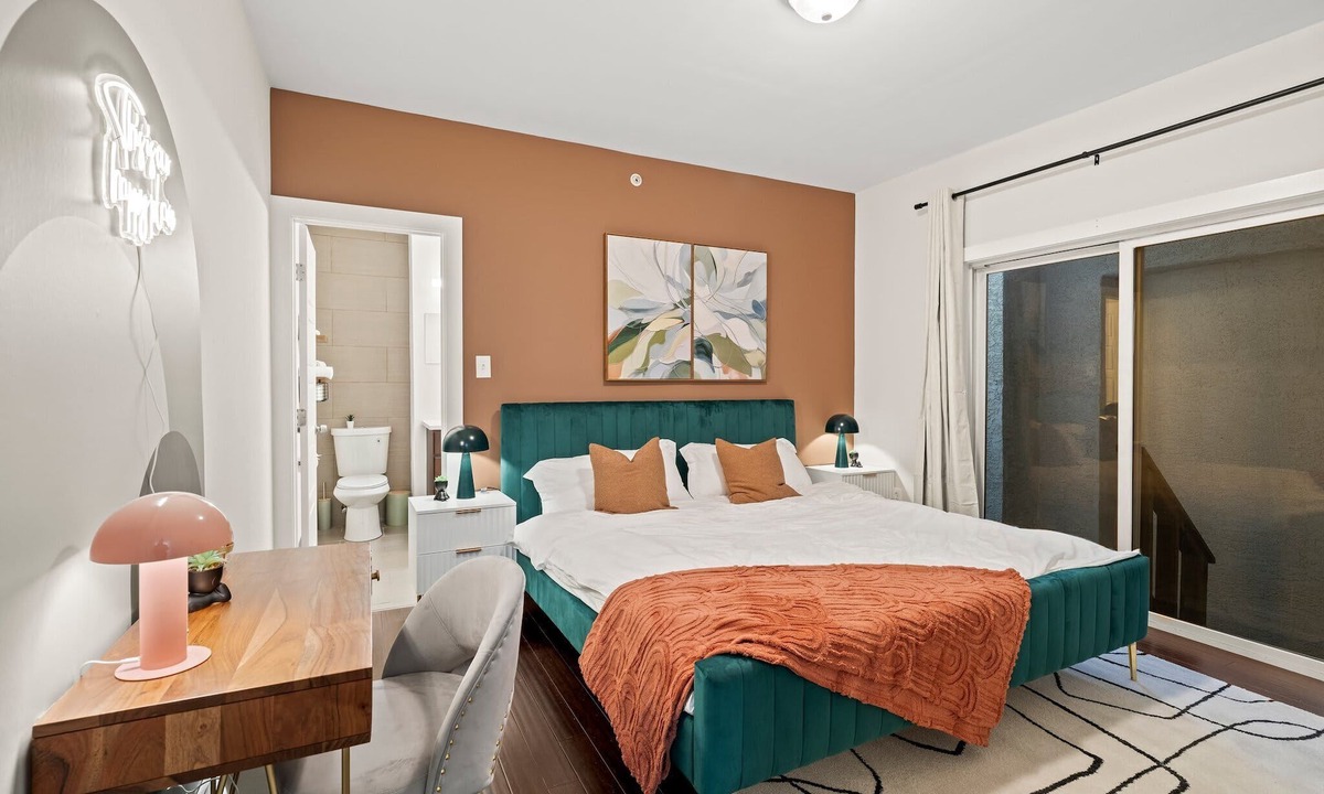 Fairmount Apartment | Modern 3BR · Rooftop Views + Easy Subway