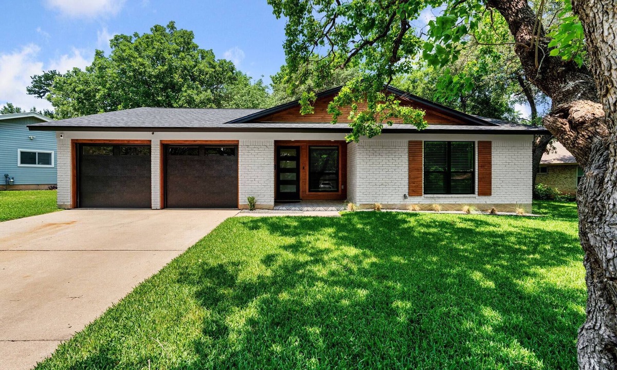Austin House | Modern 3BR Sleeps 6 DT | SXSW | MotoGP | COTA