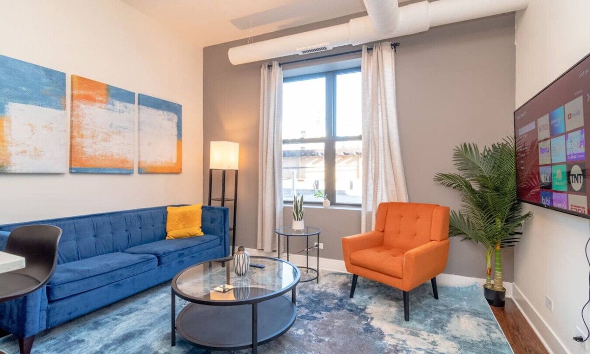 Near South Side Apartment | Modern 3BR Smoke Ok Near McCormick & Soldier Field