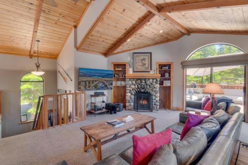 Talmont House | Modern 3BR Tahoe Cabin with Hot Tub