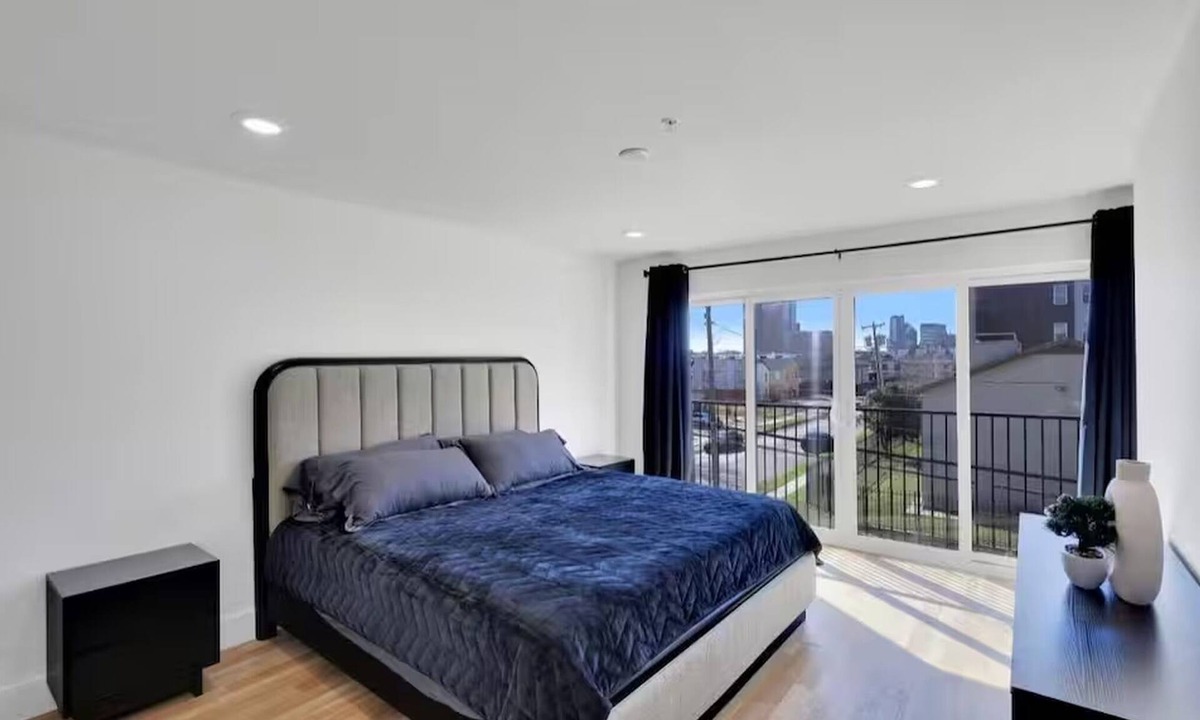 Old East Dallas House | Modern 3BR Townhome Deep Ellum Area