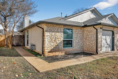 Round Rock Apartment | Modern 3BR Townhouse Near Brushy Creek Duplex