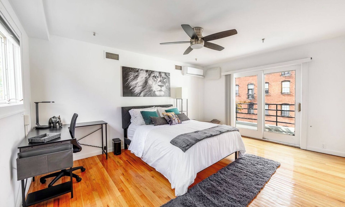 Hoboken House | Modern 3BR Townhouse with Private Rooftop & Parking Minutes to NYC