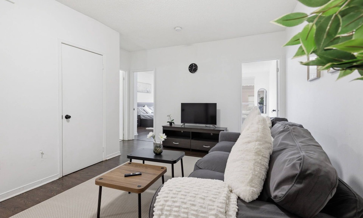 Parkdale Apartment | Modern 3BR Urban Haven in Downtown Toronto