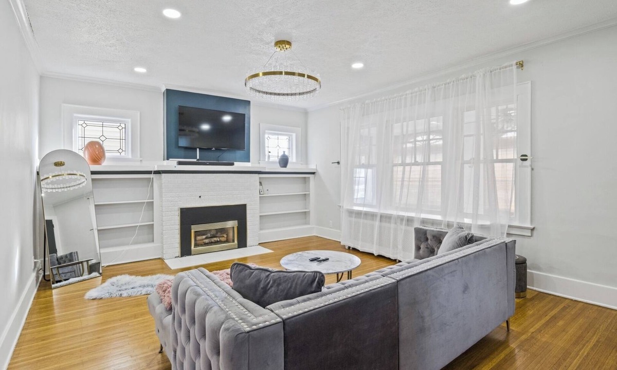 Rochester House | Modern 3br w/KING master. Mins to Strong, UR, RIT