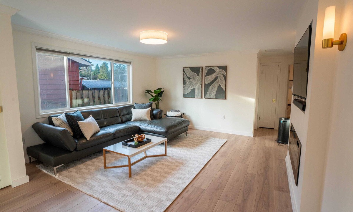 Olympic Hills House | Modern 3BR w/Level 2 EV Charger - Quiet & Cozy
