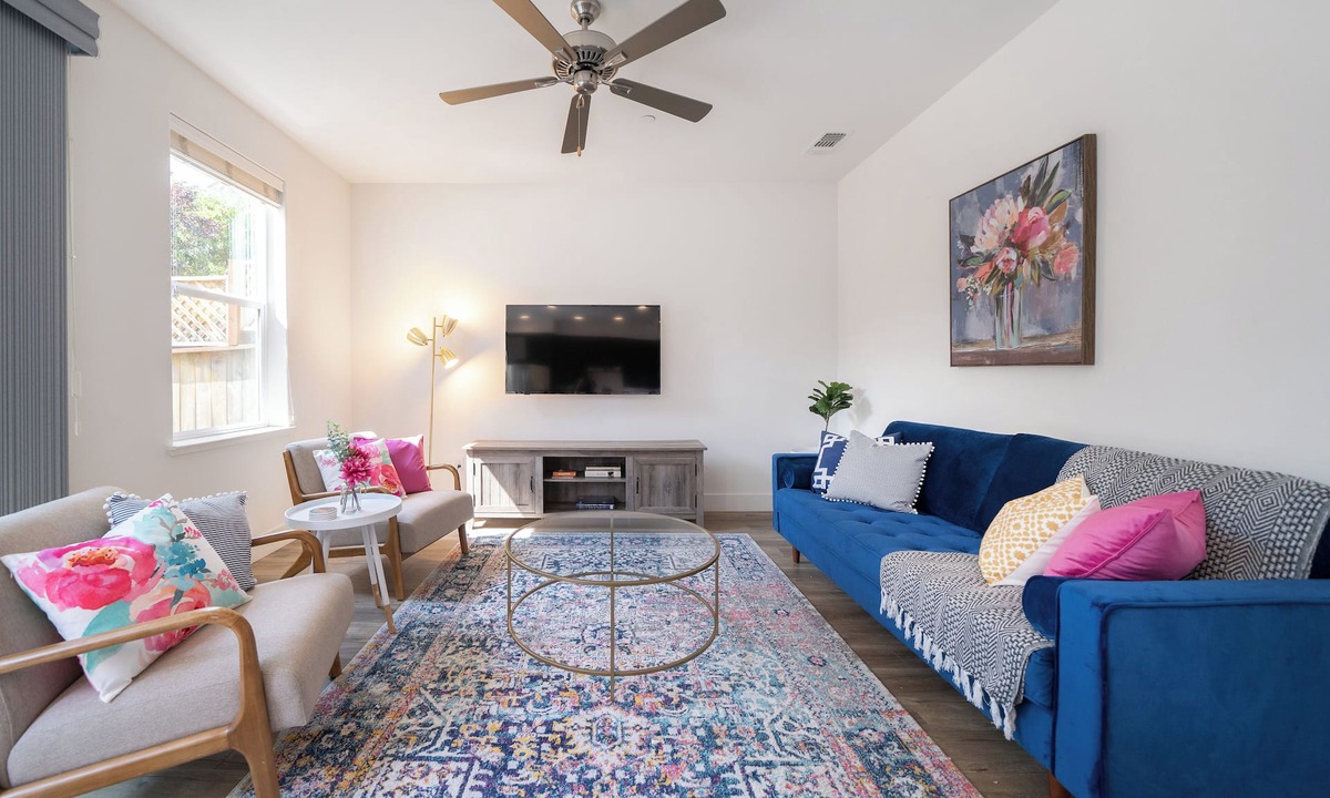 Santa Rosa House | Modern 4 bdrm/2.5bath with Sauna!