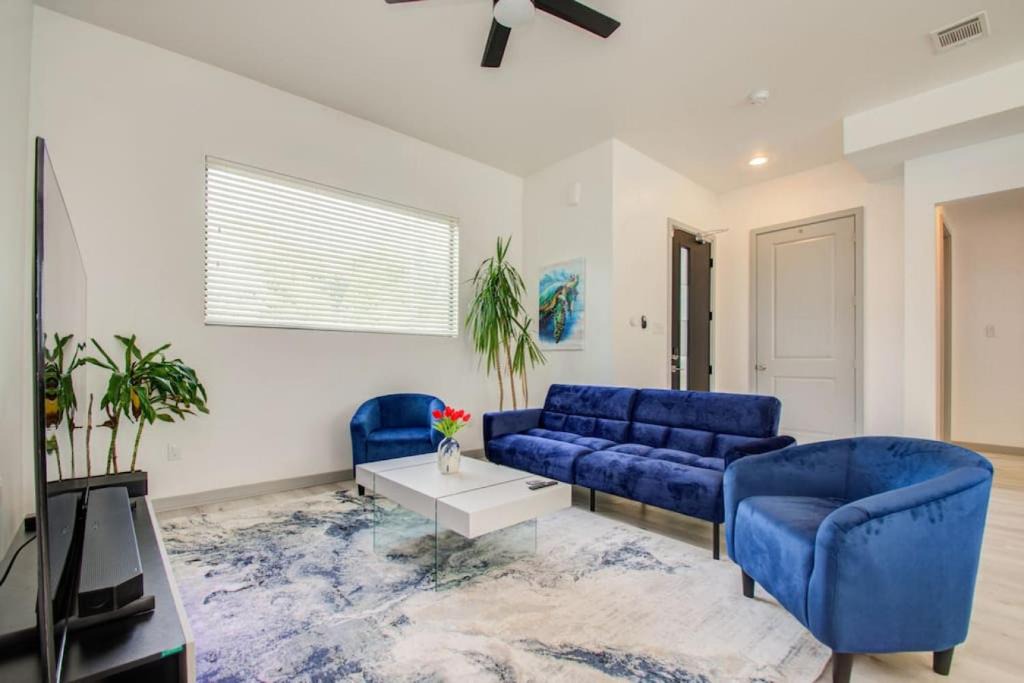 Greater Third Ward House | Modern 4 Bedroom 4 Full Bathroom Near Downtown