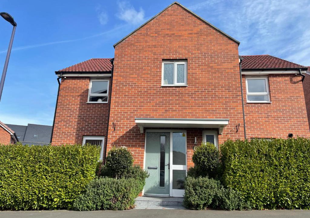 Emersons Green House | Modern 4-Bedroom Detached House