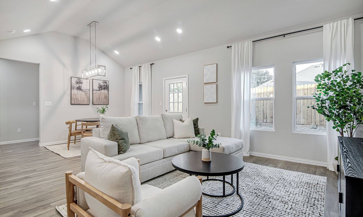 Crowley House | Modern 4-Bedroom Home Close to Downtown Crowley!