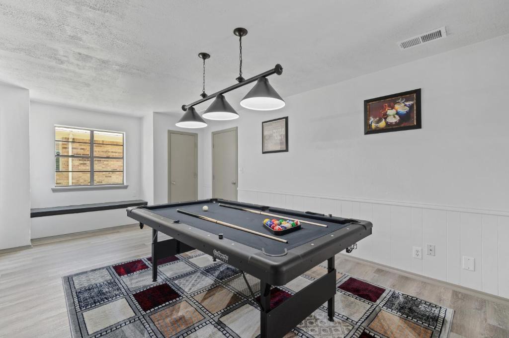 Allen House | Modern 4 BR Gem near Frisco w Pool Table