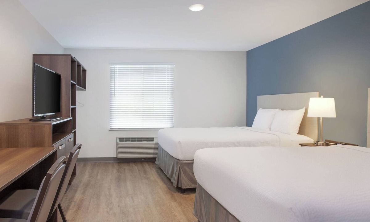 Newnan Hotel | Modern 4 Suites in Queen Size Beds w/Kitchen